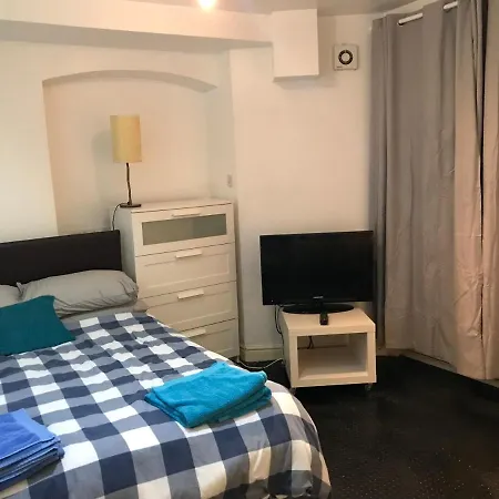 West Kensington 3 Bedroom Apartment London Exterior photo