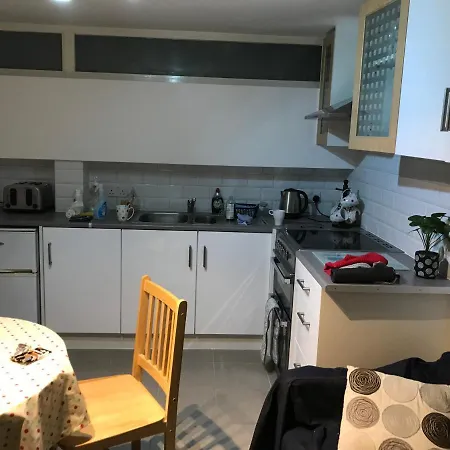 West Kensington 3 Bedroom Apartment London Exterior photo