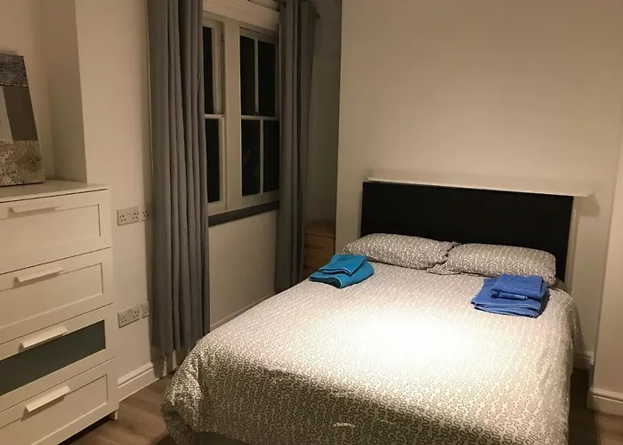 West Kensington 3 Bedroom Apartment