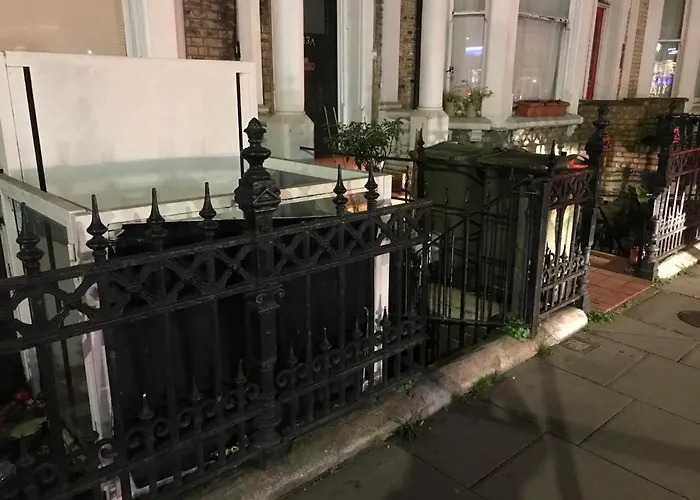 West Kensington 3 Bedroom Apartment
